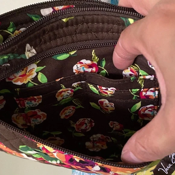 Vera Bradley Lizzy English Rose. Crossbody. - Picture 6 of 10